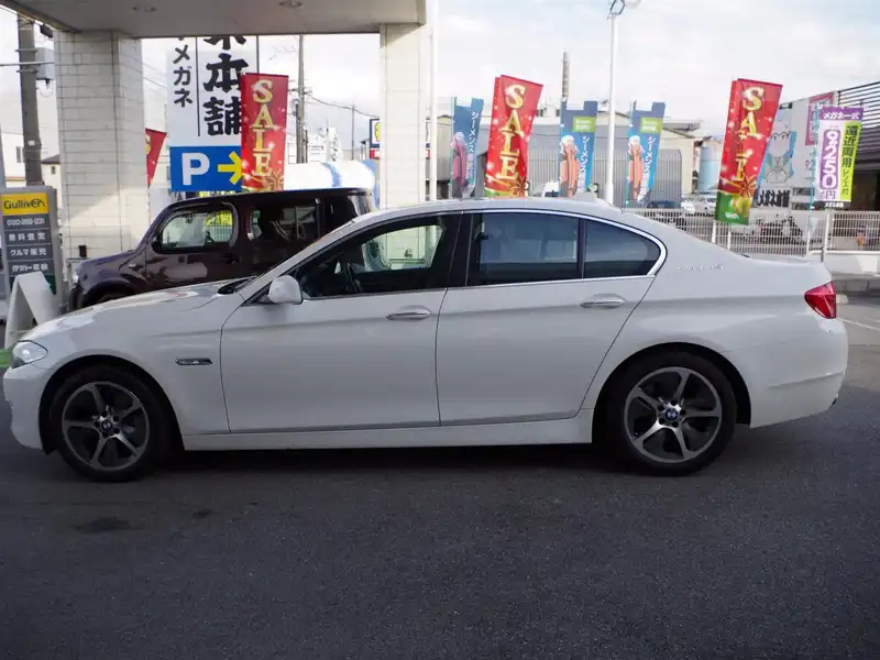 カタログ画像：５シリーズ（5 SERIES） アクティブハイブリッド５ 2012年3月 DAA-FZ35 3000cc アルピン・ホワイトⅢ（ソリッド・カラー） 燃費13.6km / l 外装