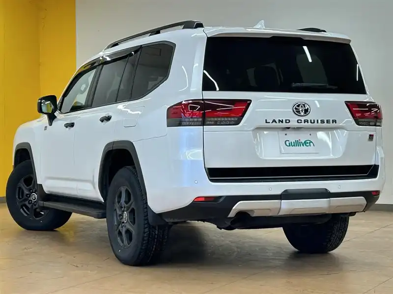 カタログ画像：ランドクルーザー（LAND CRUISER） ＧＲスポーツ 2021年8月 3BA-VJA300W 3500cc プレシャスホワイトパール 燃費7.9km / l バック