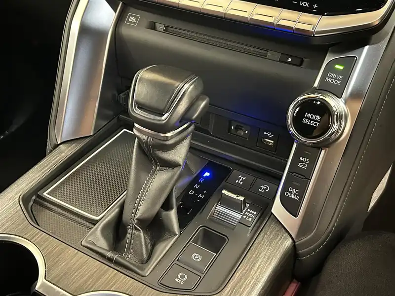 カタログ画像：ランドクルーザー（LAND CRUISER） ＧＲスポーツ 2021年8月 3BA-VJA300W 3500cc プレシャスホワイトパール 燃費7.9km / l 内装