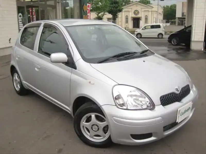 カタログ画像：ヴィッツ（VITZ） Ｂ 2004年4月 CBA-SCP10 1000cc シルバーマイカメタリック 燃費19.6km / l  メイン（その他）