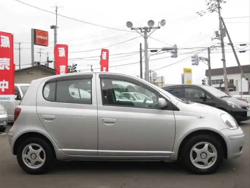 カタログ画像：ヴィッツ（VITZ） Ｂ 2004年4月 CBA-SCP10 1000cc シルバーマイカメタリック 燃費19.6km / l  外装