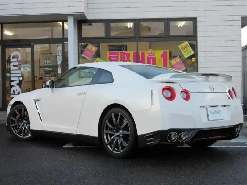 カタログ画像：ＧＴ－Ｒ（GT-R） ＧＴ－Ｒ プレミアムエディション 2014年4月 DBA-R35 3800cc ブリリアントホワイトパール（３Ｐ） 燃費8.7km / l バック