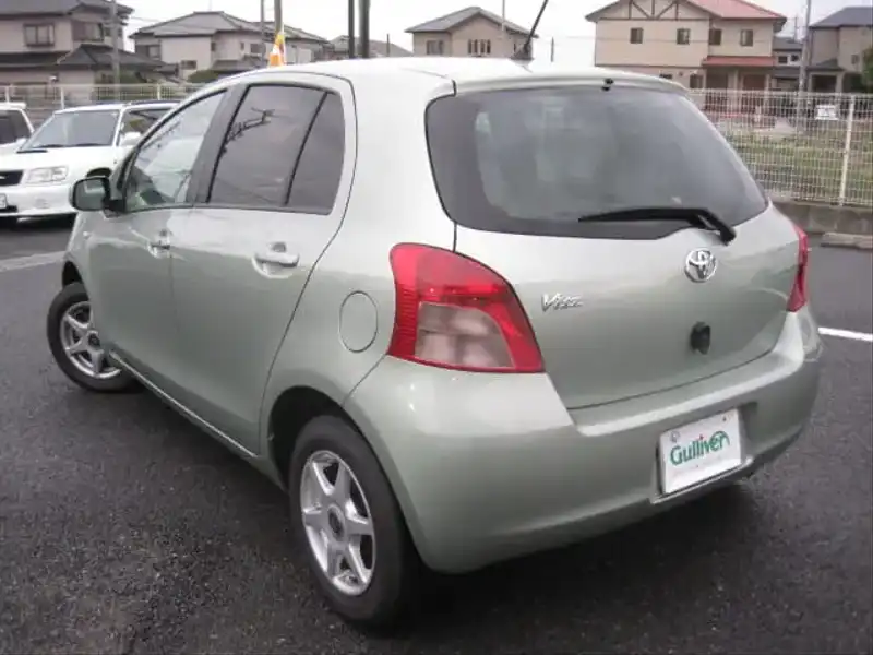 カタログ画像：ヴィッツ（VITZ） Ｆ アドバンスドエディション 2007年1月 DBA-SCP90 1300cc ライトグリーンメタリック 燃費19.6km / l  バック