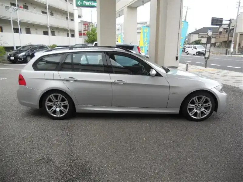 カタログ画像：３シリーズ（3 SERIES） ３２０ｉツーリング Ｍスポーツパッケージ 2008年10月 ABA-VR20 2000cc 燃費11.4km / l  外装