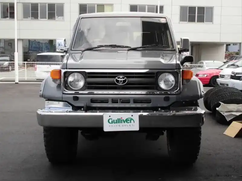 カタログ画像：ランドクルーザー７０（LAND CRUISER 70） ＺＸ ４ドア 1996年8月 KC-HZJ77HV 4200cc グレーメタリックオパール フロント