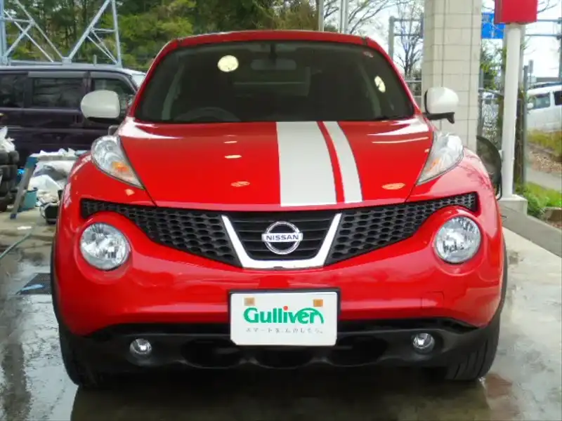 カタログ画像：ジューク（JUKE） １５ＲＸ パーソナライゼーション 2014年7月 DBA-YF15 1500cc ラディアントレッド（ＰＭ）orパッションレッド 燃費18.0km / l フロント