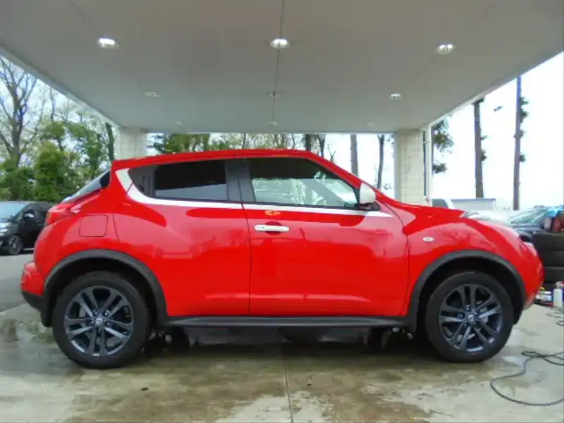 カタログ画像：ジューク（JUKE） １５ＲＸ パーソナライゼーション 2014年7月 DBA-YF15 1500cc ラディアントレッド（ＰＭ）orパッションレッド 燃費18.0km / l 外装