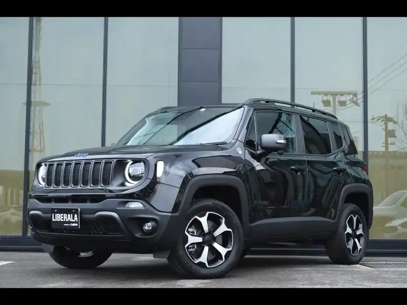 カタログ画像：ジープ・レネゲード４ｘｅ（JEEP RENEGADE 4xe） トレイルホーク ４ｘｅ 2021年8月 7LA-BV13 1300cc ブラッククリアコート 燃費16.0km / l メイン