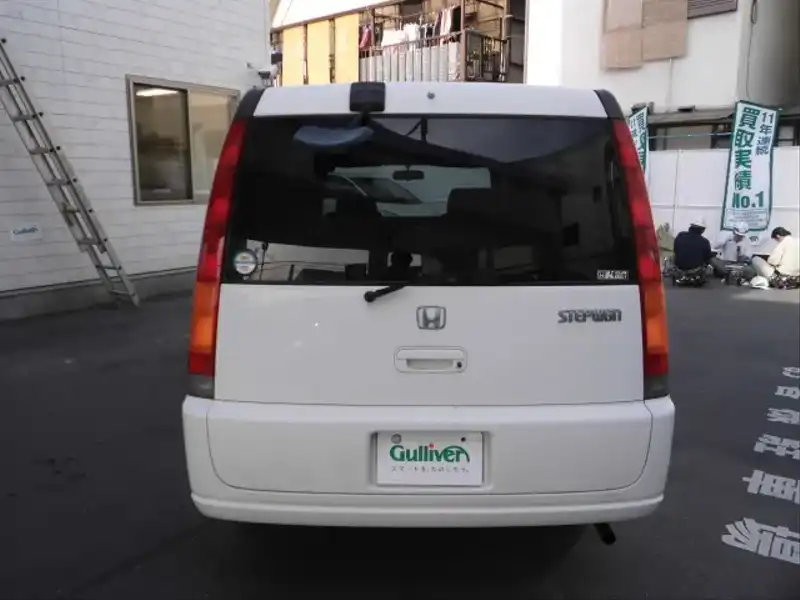 カタログ画像：ステップワゴン（STEPWAGON） Ｇ フィールドデッキ 回転対座シート 2000年8月 GF-RF1 2000cc タフタホワイト 燃費10.6km / l  バック