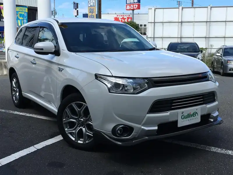 10090517 | カタログ画像：アウトランダーＰＨＥＶ（OUTLANDER PHEV） Ｇプレミアムパッケージ 2014年4月 DLA-GG2W 2000cc ホワイトパール メイン（その他）