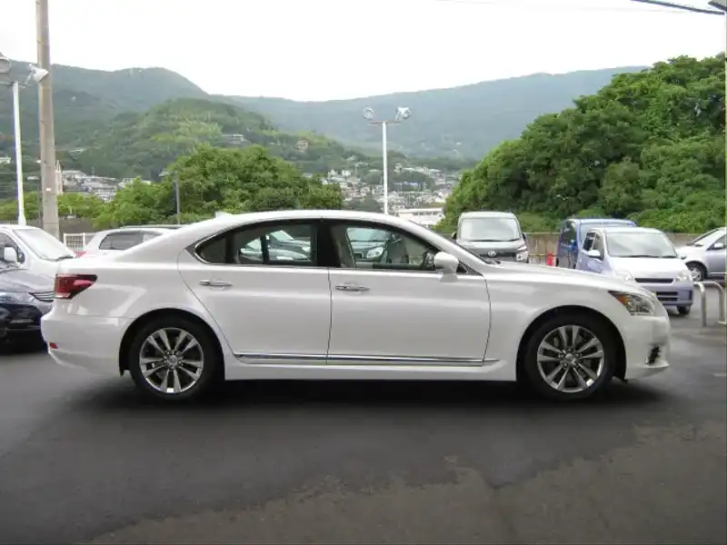 カタログ画像：ＬＳ（LS） ＬＳ６００ｈ バージョンＬ 2014年4月 DAA-UVF45 5000cc ホワイトパールクリスタルシャイン 燃費11.6km / l 外装