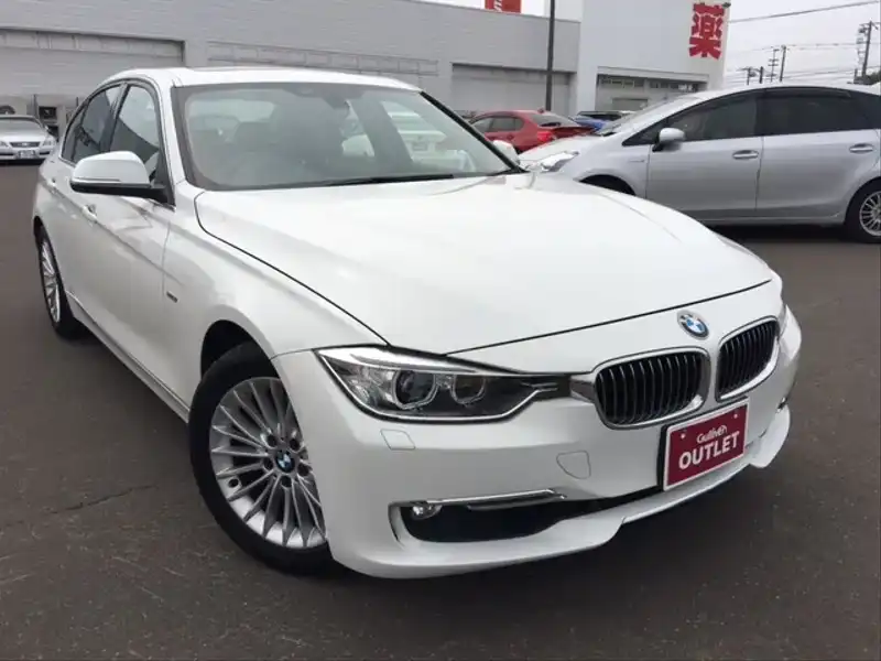 カタログ画像：３シリーズ（3 SERIES） ３２０ｉ ｘＤｒｉｖｅ ラグジュアリー 2012年8月 DBA-3B20 2000cc アルピン・ホワイトⅢ 燃費15.2km / l メイン