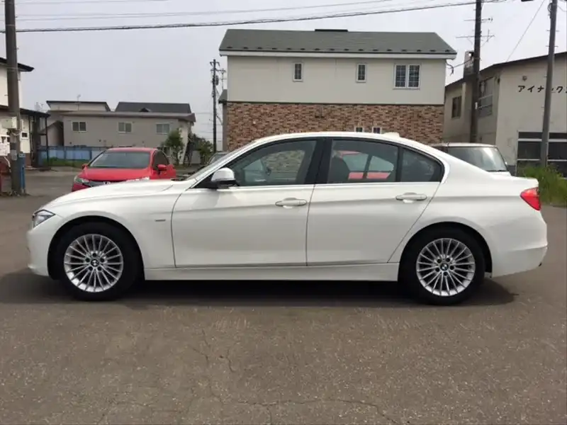 カタログ画像：３シリーズ（3 SERIES） ３２０ｉ ｘＤｒｉｖｅ ラグジュアリー 2014年4月 DBA-3B20 2000cc アルピン・ホワイトⅢ 燃費15.2km / l 外装