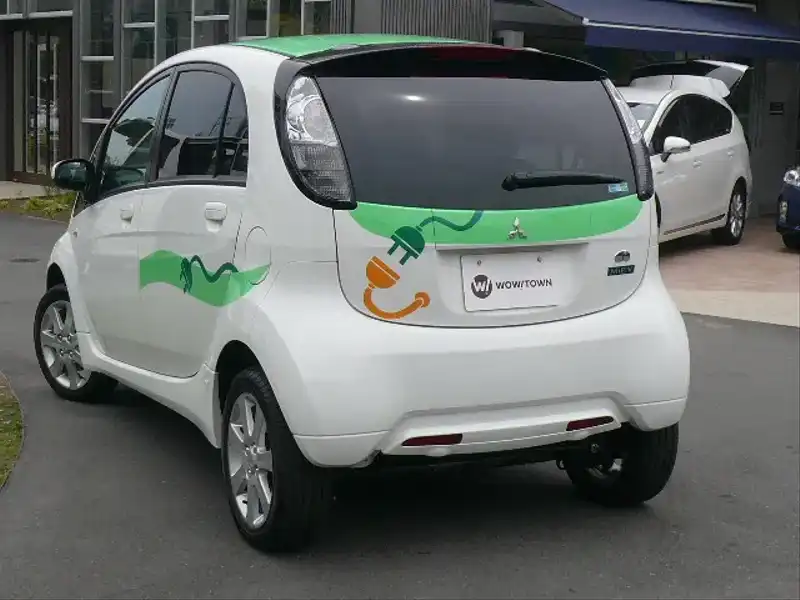 カタログ画像：アイミーブ（I-MIEV） ベースグレード 2010年4月 ZAA-HA3W ホワイトパール／ミントグリーンソリッドorホワイトパール／オーシャンブルーメタリック バック