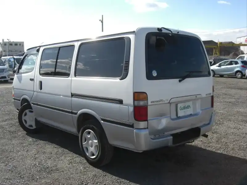 カタログ画像：ハイエースバン（HIACE VAN） スーパーＧＬ－Ｅ 2004年4月 TC-TRH102V 2000cc ホワイト 燃費9.5km / l  バック