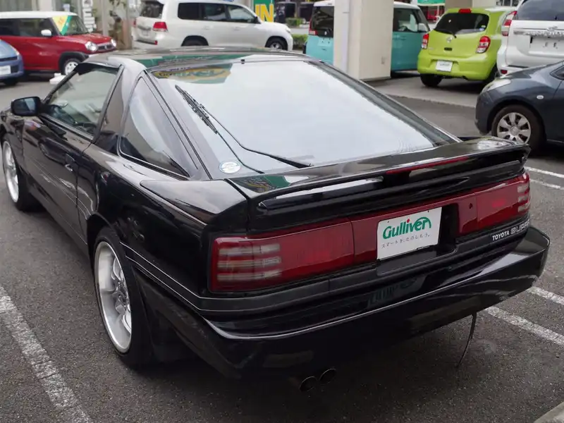 カタログ画像：スープラ（SUPRA） ２．５ＧＴツインターボ 1991年8月 E-JZA70 2500cc ブラック 燃費7.4km / l  バック