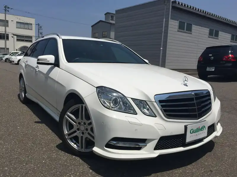 カタログ画像：Ｅクラスステーションワゴン（E-CLASS STATIONWAGON） Ｅ２５０ ブルーエフィシェンシー ステーションワゴン 2012年5月 DBA-212247C 1800cc カルサイトホワイト（Ｓ） 燃費12.6km / l メイン