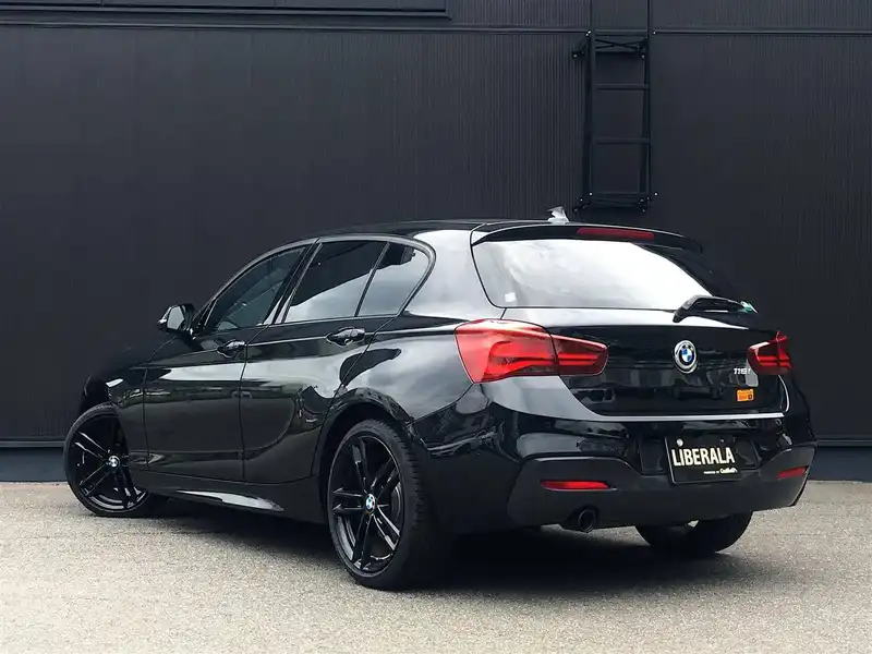 カタログ画像：１シリーズ（1 SERIES） １１８ｉ Ｍスポーツ エディションシャドー 2019年1月 DBA-1R15 1500cc ブラック・サファイア 燃費18.1km / l バック