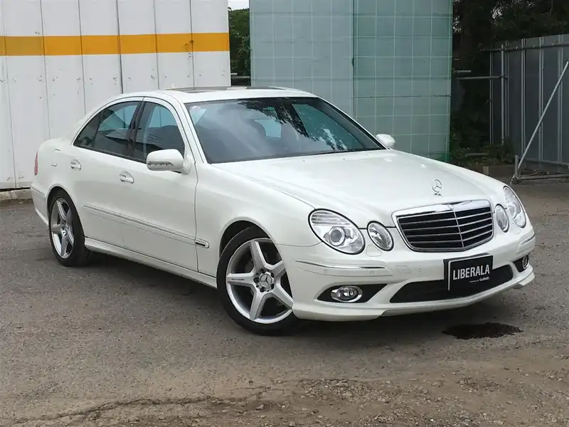 カタログ画像：Ｅクラス（E-CLASS） Ｅ３５０ アバンギャルドＳ 2008年1月 DBA-211056C 3500cc カルサイトホワイト（Ｓ） 燃費8.6km / l  メイン