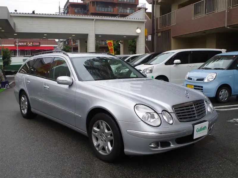 カタログ画像：Ｅクラスステーションワゴン（E-CLASS STATIONWAGON） Ｅ２８０ ステーションワゴン 2005年8月 DBA-211254C 3000cc キューバナイトシルバー（Ｍ）orイリジウムシルバー（Ｍ） 燃費9.1km / l  メイン（その他）