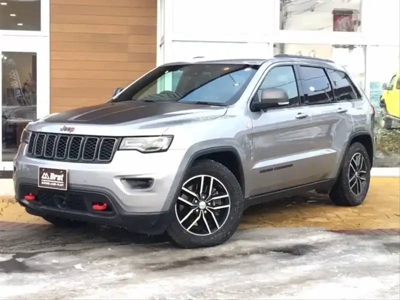 10109653 | カタログ画像：ジープ・グランドチェロキー（JEEP GRAND CHEROKEE） トレイルホーク 2017年5月 ABA-WK36TA 3600cc ビレットシルバーメタリッククリアコート フロント