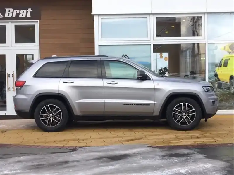 カタログ画像：ジープ・グランドチェロキー（JEEP GRAND CHEROKEE） トレイルホーク 2017年5月 ABA-WK36TA 3600cc ビレットシルバーメタリッククリアコート 燃費9.6km / l 外装