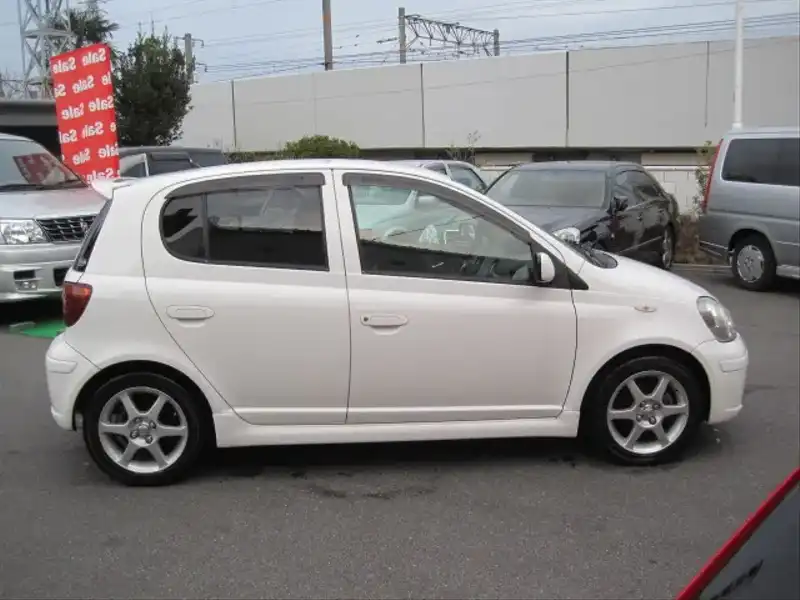 カタログ画像：ヴィッツ（VITZ） ＲＳ Ｖパッケージ 2004年2月 CBA-NCP13 1500cc ホワイト 燃費15.2km / l  外装