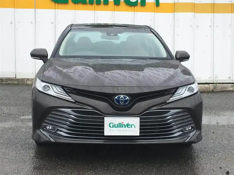 カタログ画像：カムリ（CAMRY） Ｇレザーパッケージ 2017年7月 DAA-AXVH70 2500cc グラファイトメタリック 燃費28.4km / l フロント