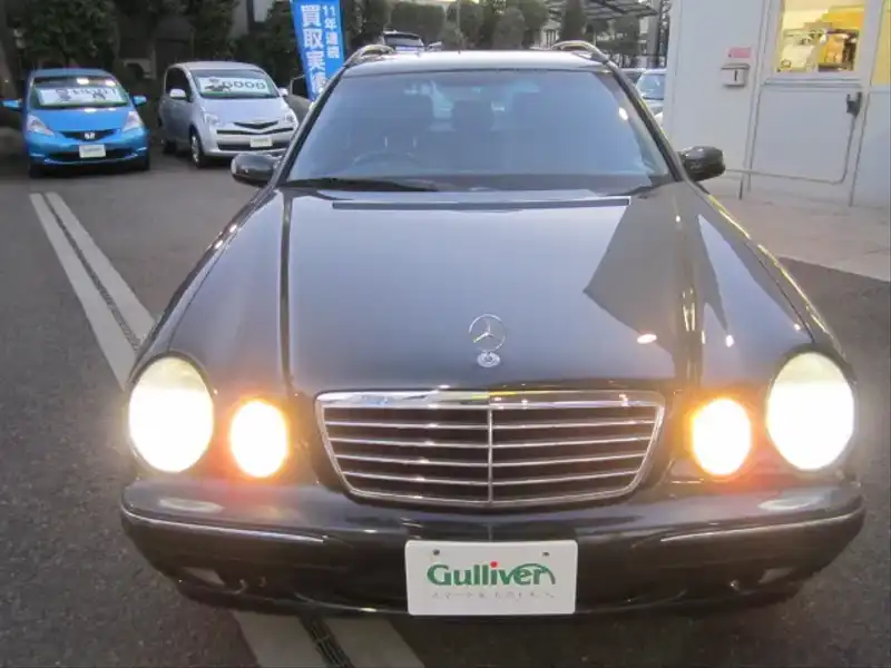 カタログ画像：Ｅクラスステーションワゴン（E-CLASS STATIONWAGON） Ｅ４３０ ステーションワゴン アバンギャルド 2001年1月 GF-210270 4300cc エメラルドブラック 燃費7.8km / l  フロント