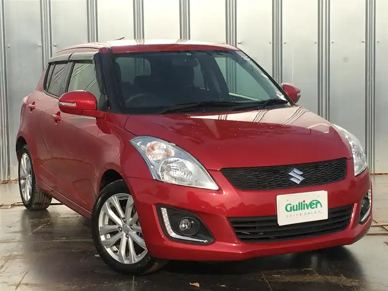 カタログ画像：スイフト（SWIFT） ＸＳ 2013年7月 DBA-ZC72S 1200cc アブレイズレッドパール２ 燃費20.6km / l メイン