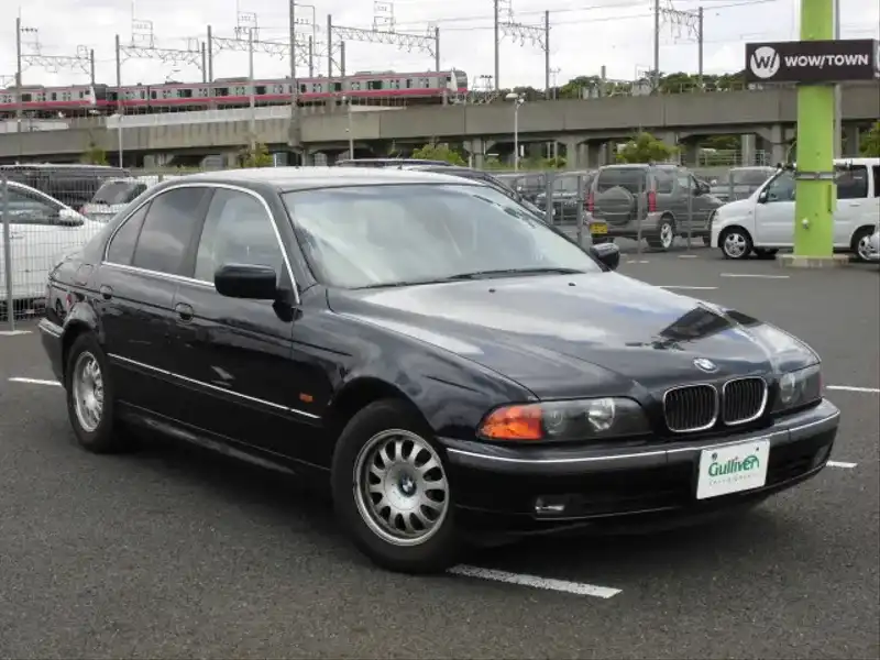 カタログ画像：５シリーズ（5 SERIES） ５２５ｉハイライン 1998年11月 GF-DM25 2500cc ブラックII 燃費7.9km / l  メイン