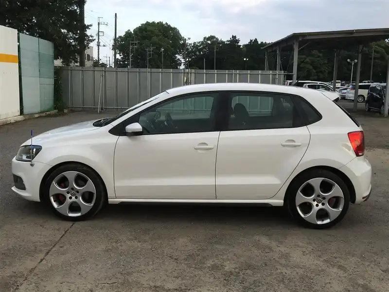 カタログ画像：ポロ（POLO） ＧＴＩ 2013年5月 ABA-6RCTH 1400cc キャンディホワイト 燃費16.6km / l 外装