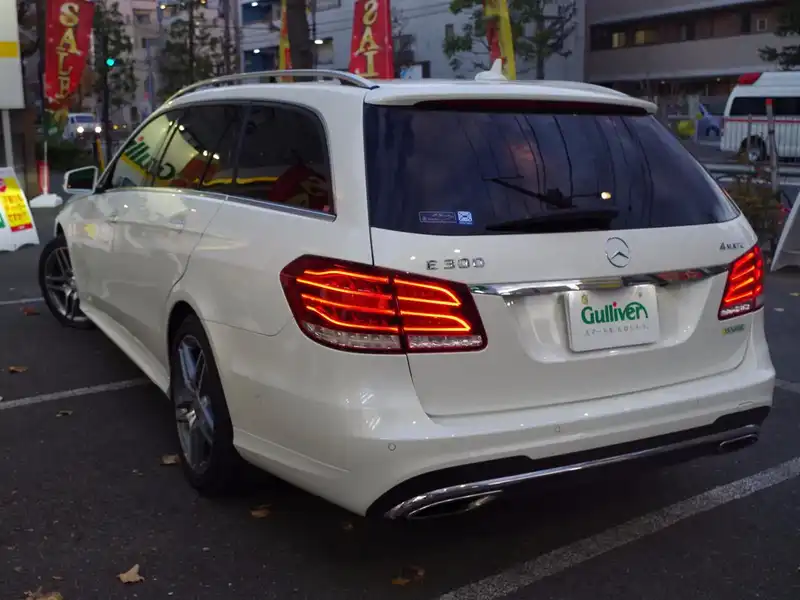 カタログ画像：Ｅクラスステーションワゴン（E-CLASS STATIONWAGON） Ｅ３００ ４マチック ステーションワゴン アバンギャルド 2014年10月 RBA-212280C 3500cc ポーラーホワイト（Ｓ） 燃費12.0km / l バック