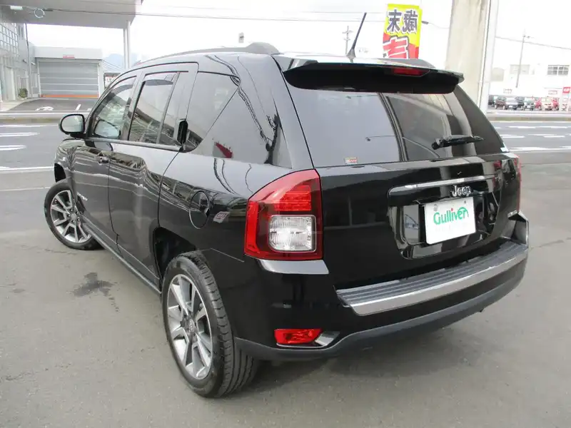 カタログ画像：ジープ・コンパス（JEEP COMPASS） リミテッド 2014年4月 ABA-MK4924 2400cc ブラッククリアコート 燃費10.7km / l バック