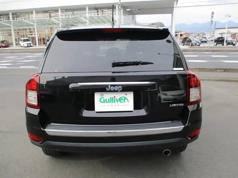 カタログ画像：ジープ・コンパス（JEEP COMPASS） リミテッド 2015年3月 ABA-MK4924 2400cc ブラッククリアコート 燃費10.7km / l バック