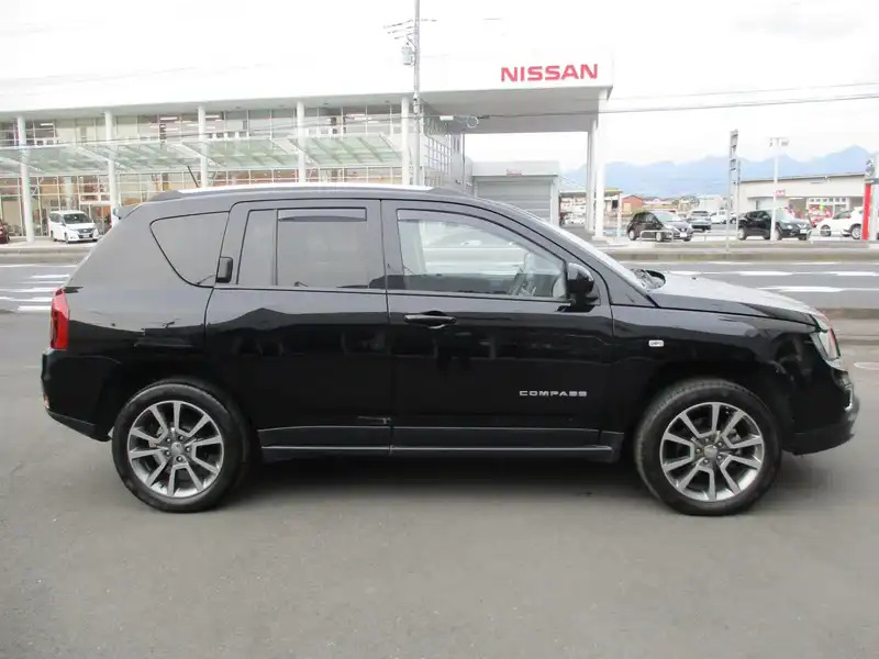 カタログ画像：ジープ・コンパス（JEEP COMPASS） リミテッド 2015年3月 ABA-MK4924 2400cc ブラッククリアコート 燃費10.7km / l 外装