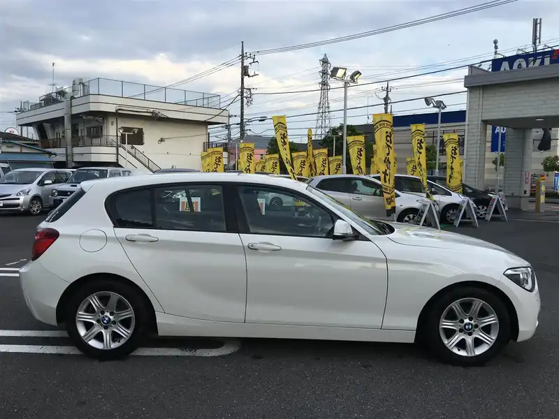 カタログ画像：１シリーズ（1 SERIES） １２０ｉ 2014年8月 DBA-1A16 1600cc アルピン・ホワイトⅢ（ソリッド・カラー） 燃費16.6km / l 外装