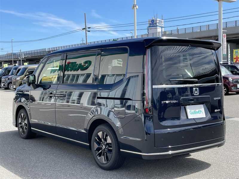 10148660 | カタログ画像：ステップワゴン（STEPWAGON） スパーダ サイドリフトアップシート車 2023年4月 5BA-RP6 1500cc クリスタルブラック・パール バック