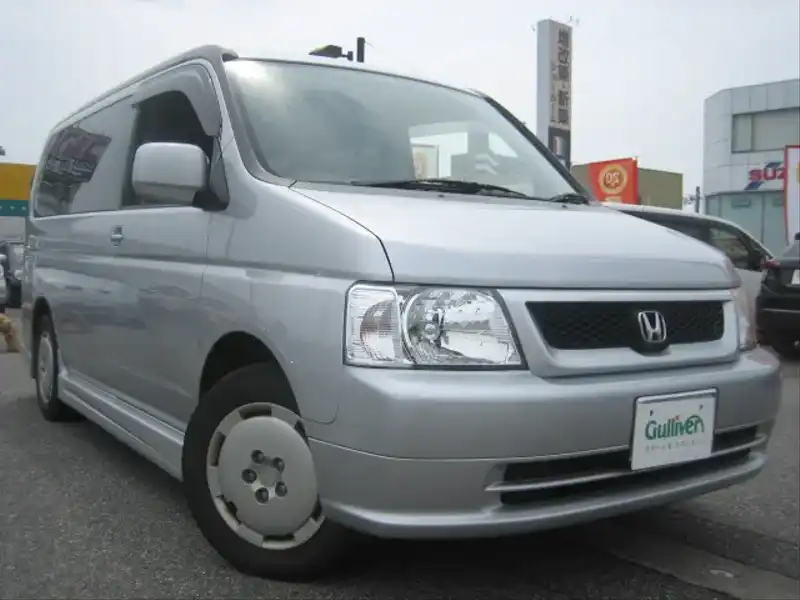 カタログ画像：ステップワゴン（STEPWAGON） デラクシーＡ 2002年12月 LA-RF3 2000cc サテンシルバー・メタリック 燃費13.2km / l  メイン