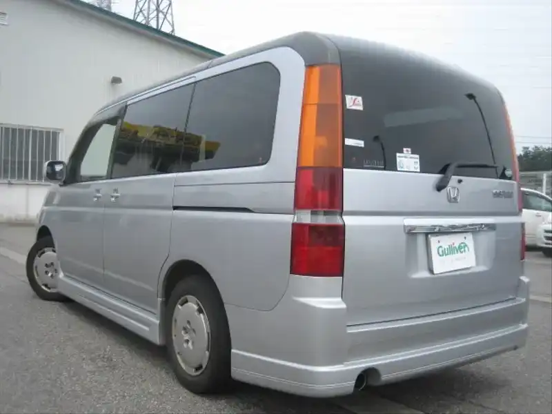 カタログ画像：ステップワゴン（STEPWAGON） デラクシーＮ 2003年2月 LA-RF3 2000cc サテンシルバー・メタリック 燃費13.2km / l  外装