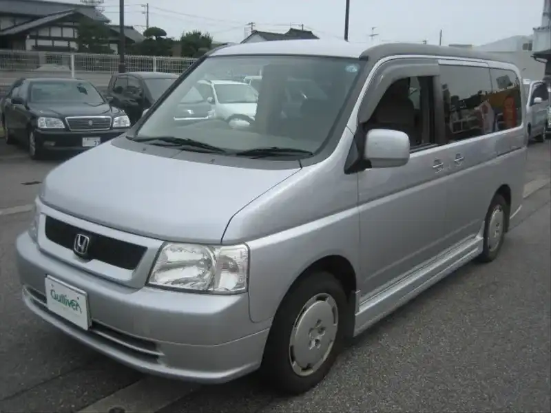 10002250 | カタログ画像：ステップワゴン（STEPWAGON） デラクシーＳ 2002年10月 LA-RF3 2000cc サテンシルバー・メタリック 外装