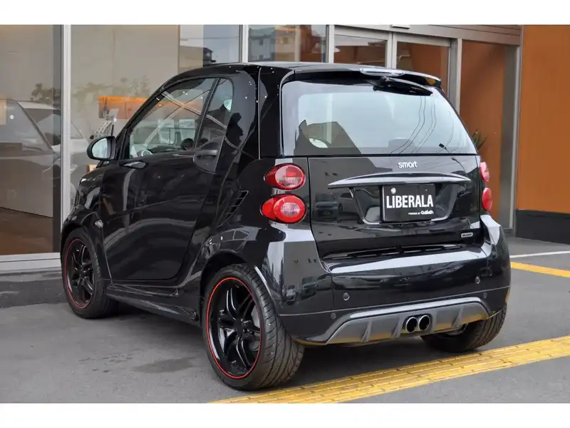 カタログ画像：スマートフォーツークーペ（SMART FORTWO COUPE） ＢＲＡＢＵＳ エクスクルーシブ エディション ミッドナイトブルー 2014年4月 ABA-451333 1000cc ミッドナイトブルー 燃費18.6km / l バック