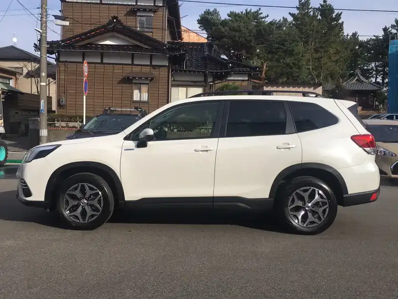 カタログ画像：フォレスター（FORESTER） ツーリング 2021年9月 5AA-SKE 2000cc クリスタルホワイト・パール 燃費14.0km / l 外装