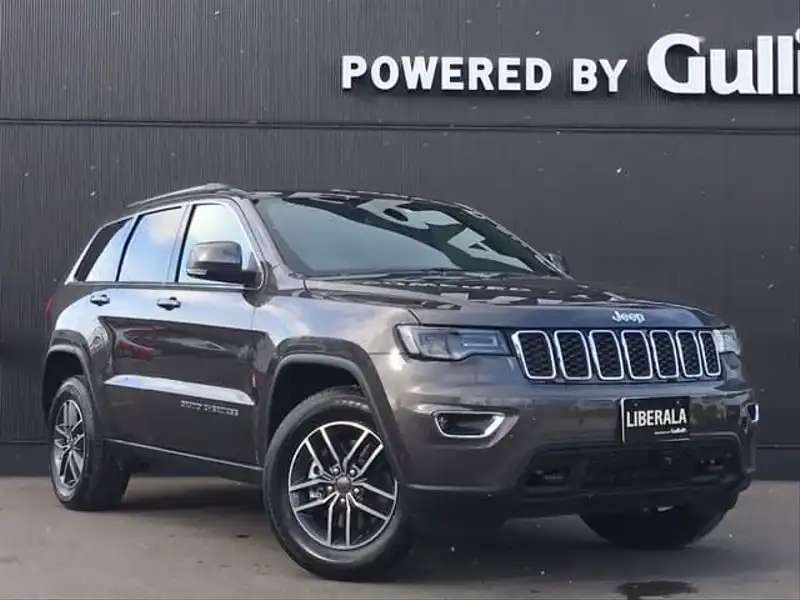 カタログ画像：ジープ・グランドチェロキー（JEEP GRAND CHEROKEE） ラレード 2019年10月 DBA-WK36T 3600cc グラナイトクリスタルメタリッククリアコート 燃費9.6km / l メイン