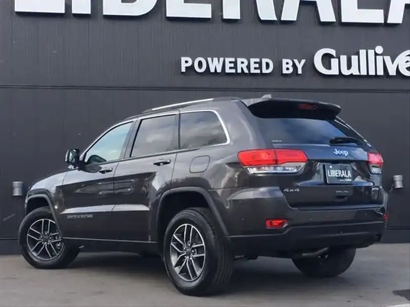 カタログ画像：ジープ・グランドチェロキー（JEEP GRAND CHEROKEE） ラレード 2019年10月 DBA-WK36T 3600cc グラナイトクリスタルメタリッククリアコート 燃費9.6km / l バック