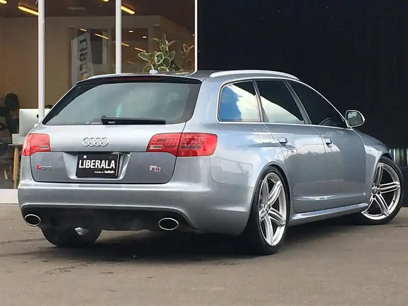 10048700 | カタログ画像：ＲＳ６アバント（RS6 AVANT） ベースグレード 2008年6月 ABA-4FBUHS 5000cc デイトナグレーパールエフェクト バック