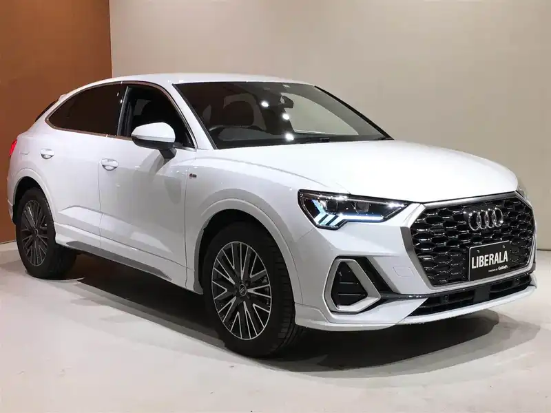 カタログ画像：Ｑ３スポーツバック（Q3 SPORTBACK） ３５ＴＤＩクワトロ Ｓライン 2021年10月 3DA-F3DFGF 2000cc グレイシアホワイトメタリック 燃費15.4km / l メイン