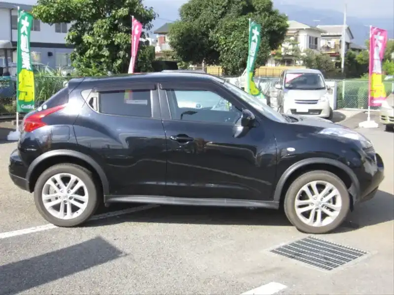 カタログ画像：ジューク（JUKE） １５ＲＸ タイプＶ 2014年4月 DBA-YF15 1500cc サファイアブラック（Ｐ） 燃費18.0km / l 外装