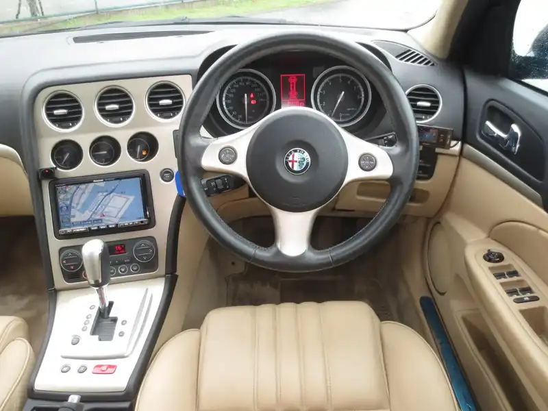 カタログ画像：アルファ１５９（ALFA 159） ３．２ ＪＴＳ Ｑ４ Ｑ－トロニック ディスティンクティブ 2007年3月 GH-93932 3200cc カーボンブラック（メタリックカラー） 内装