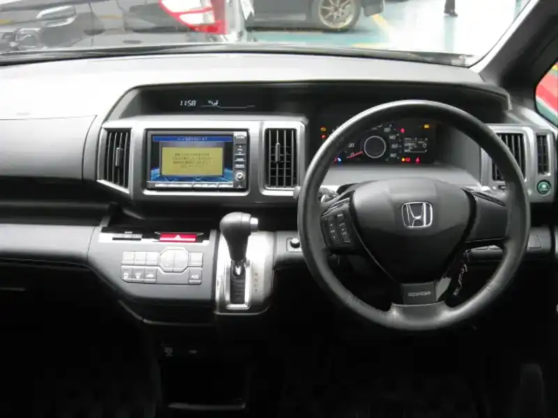 カタログ画像：ステップワゴンスパーダ（STEPWAGON SPADA） Ｚ 2009年10月 DBA-RK6 2000cc ポリッシュドメタル・メタリック 燃費12.6km / l  内装